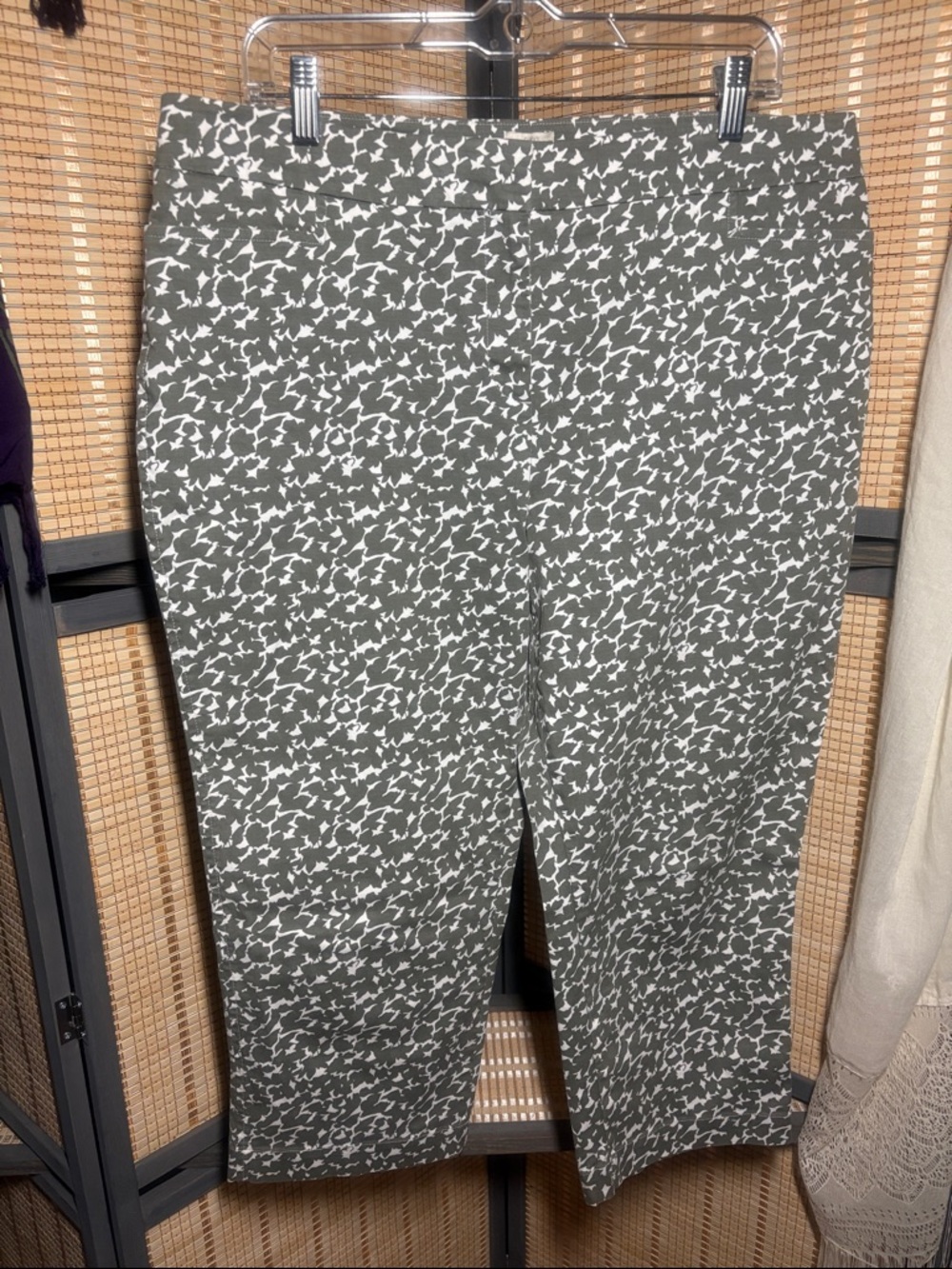Talbots Olive and White Cropped Printed Pants
